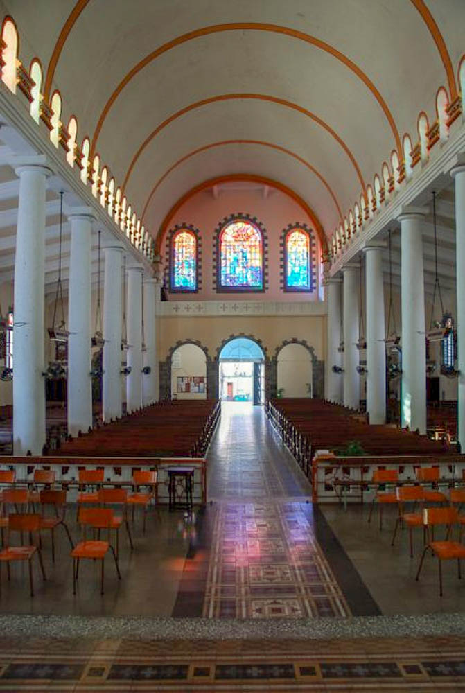 Vitraux à la cathédrale de Saint Pierre (Martinique) réalisation de l'artiste Victor Anicet